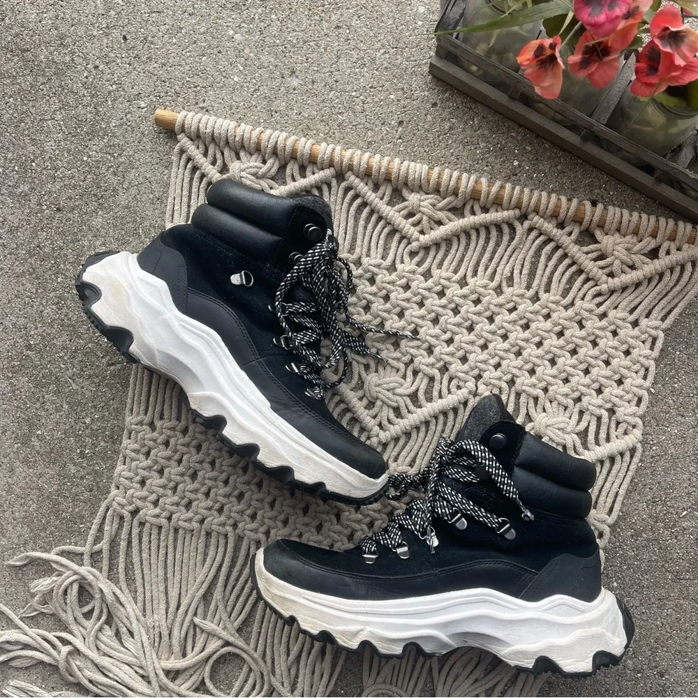 Sorel Winter Boots Women’s Size 9